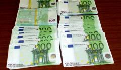 Bancnote-false-de-100-de-euro